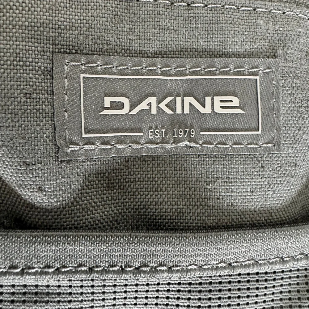 Dakine Sage Green Canvas Travel Neck Hall Pass Zip Around Wallet Crossbody